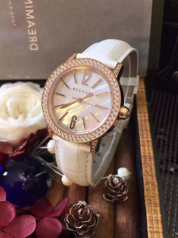 ブルガリ時計正面デザイン